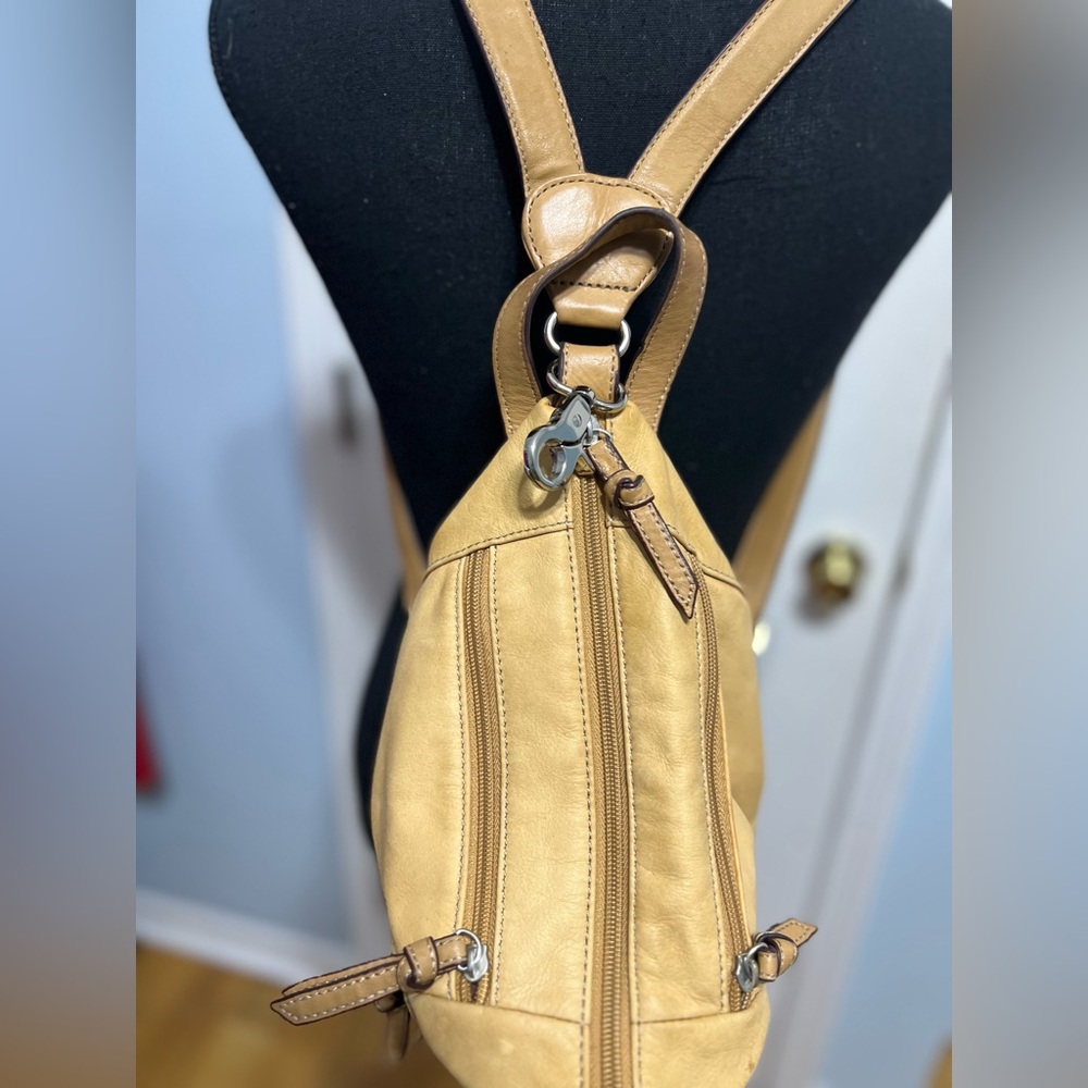 CLARKS Leather Backpack Multiple Pockets Adjustab… - image 2